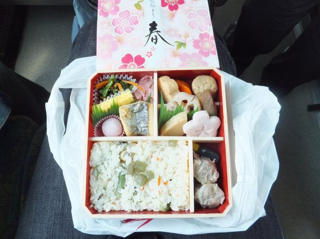 新横浜を8：45に出発し、名古屋到着は11：15。<br />買い物の時間はないのでお昼はOPでお弁当を頼むか、各自で用意。<br /><br />今回は新横浜駅で買い、移動中のバスで食べました。<br />