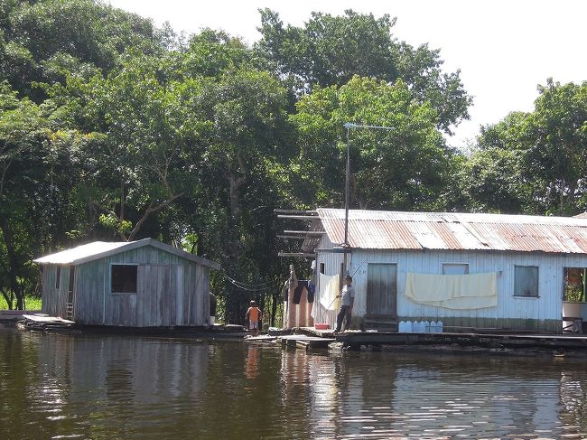 水上生活者が多く、みんなのんびり暮らしていました。