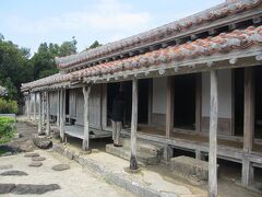 上江州家 
琉球王朝時代の士族の家、1750年頃に建てられたそうです 