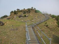 宇江城城跡 
沖縄で最も高い所にある城跡です 
晴れた日には沖縄本島が眺められます 