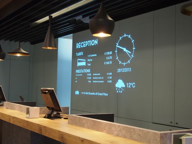 レセプション。<br />時間により混み合ってました。<br />料金も表示されていました。