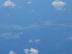 遠くに伊平屋島が見えました。