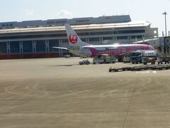 那覇空港に着きました。