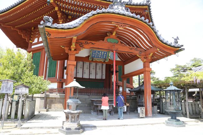 興福寺　南円堂の一般拝観口。