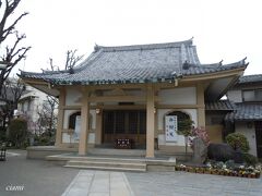 長命寺って聞いたら、すぐ思い出すのは桜もちで、お寺じゃないわよね。
 
ホントの長命寺は、安っぽい造り。
 