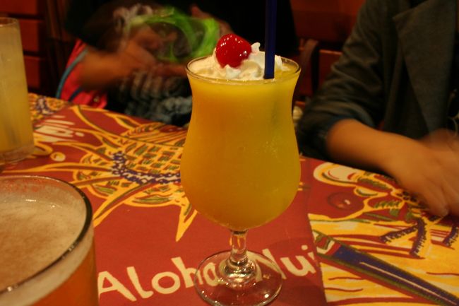 なんだか時差ボケ？<br />部屋で眠ってしまってました。<br />頑張って起きて外へ→夕食。<br /><br />『Cheeseburger Beachwalk』<br /><br />スムージー　6.75＄　<br /><br /><br />