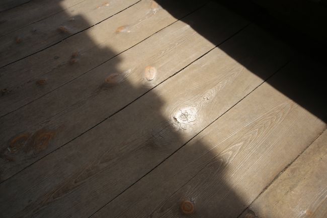 東大寺　二月堂　床板の節。
