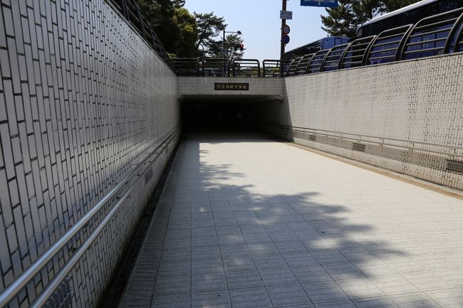 地下道を通りぬけ、近鉄奈良駅に向かいます。