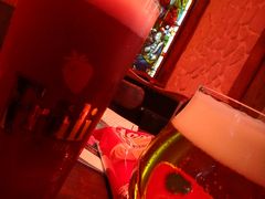 夕方からブルージュからブリュッセルに戻り、デリリウムカフェでまたビール。