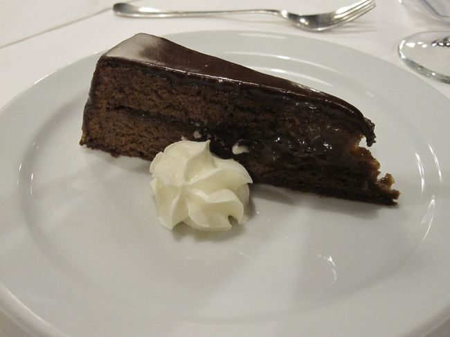 ザッハトルテ…名物料理を出して下さって、なかなか美味しかったです。