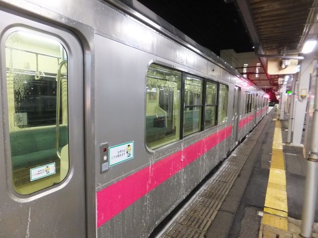 よく見ると車体に雪？氷？がこびりついていました。