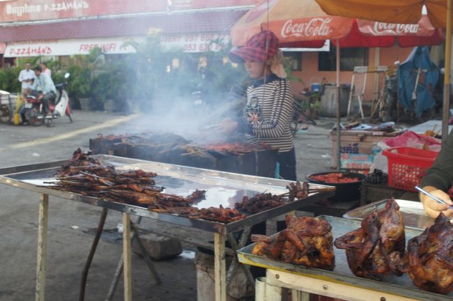 他の東南アジアの国と比べてもまだまだ衛生環境がよくありません。<br />タイやベトナムだったらマーケットや屋台で食事もするし、飲み物の氷も気にしない自分ですが、今回は遠慮しておきました。<br />なんとなーくヤバそうなことが感じ取れたので。