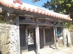 そして市街地に向かって下っていきます。

石垣を代表するお寺、桃林寺へ。
