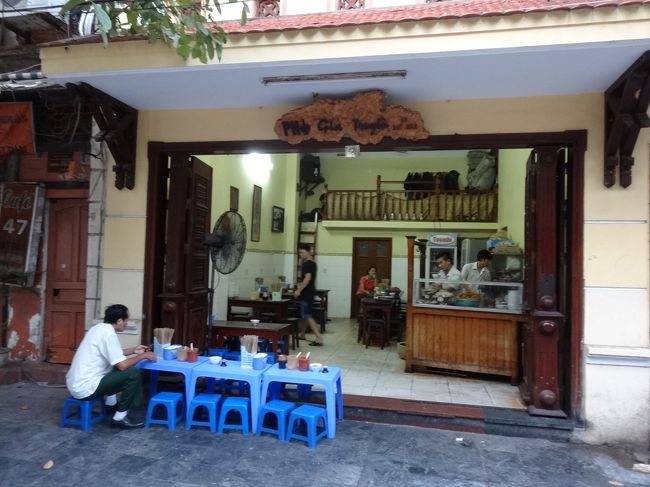 ハノイの朝食はここ、フォー専門店のフォー・ザートゥイン<br /><br />開店同時に入店