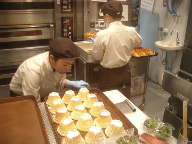 富士川サービスエリアのパン工房。富士山パンがおいしそうでした。
