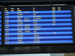 定刻より30分ほど早い15:50に着陸。『30分も早く着いちゃってゴメンナサイ』的な機長のアナウンスで乗客一同笑。いやいや、時間に余裕ができるのはいいことよ。

で、次なるフライトは18時過ぎのSK597便ブリュッセル行き。セブンイレブンと免税店しかない乗り継ぎロビーの案内表示を見ると、まだゲートは決まっていないようだ。ちょっと暇つぶし。と言っても居眠りするだけ。

30分ほどして、ようやくゲートが発表された。B10番だ。入国審査を通ってゲートに向かう。

前回のブリュッセル出張ではフランスの入国スタンプ、今回はデンマークの入国スタンプ。未だにベルギーのスタンプをもらったことがない。