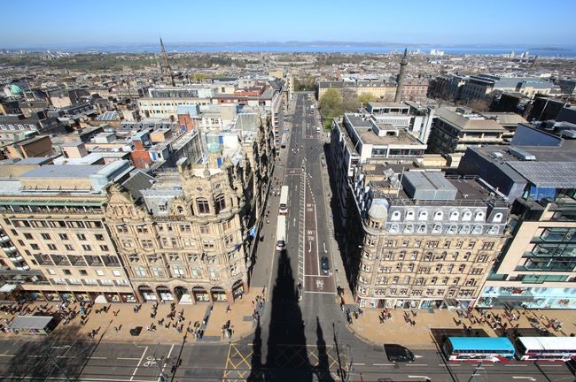 北側にはニュータウンと海が広がり、