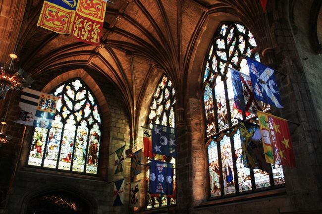 ときには刑務所にもなったという大聖堂だが、ステンドグラスがかなり綺麗な場所でした。<br />