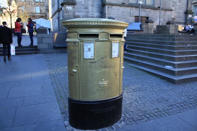 ★金のポスト<br />ガイドブックには乗ってませんが、ロンドンオリンピックの金メダリストのChris Hoy氏を祝って2012年にロイヤルメールが塗ったらしいです。