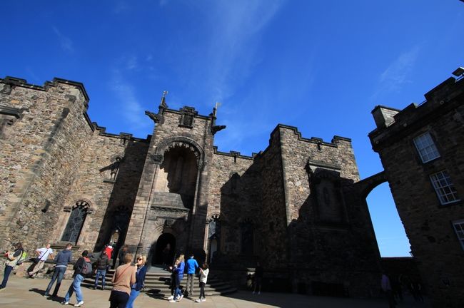 スコットランド戦没者祈念堂<br /><br />中は撮影禁止でしたが、なかなかのものでした。