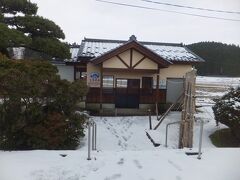 途中の黒沢駅。駅舎の感じが良かったので撮ってみました。