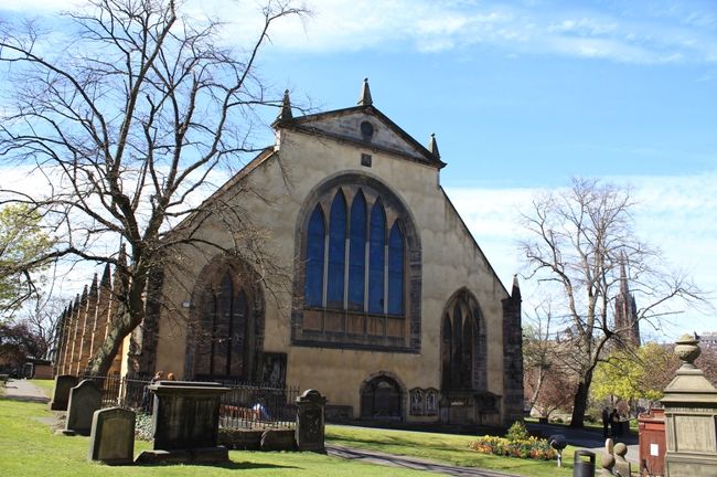 ★グレイフライアーズ教会(Grey fqiars Krik)<br /><br />ボビーの墓もあるという教会墓地。<br />