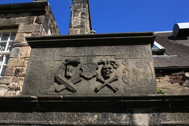 どくろが描かれた石碑が多く少し変わっていた。<br />教会のなかはまぁ、普通な感じ。<br />