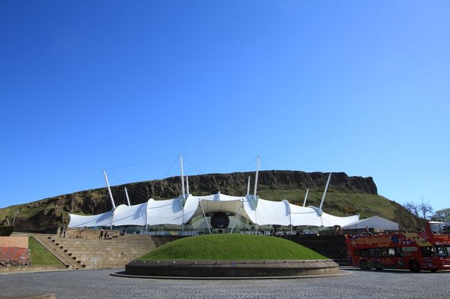 近くにあったDinamic Erth。映像系のアトラクション施設のようです。<br />休憩に利用。