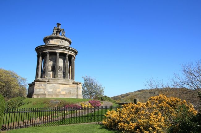 バーンズ記念碑というカールトンヒルにあるデュガルトステュアートに似たオブジェを発見。 