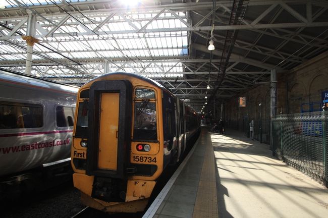 エディンバラ駅で、往復チケットを購入してノースクイーンフェリー駅へ。<br />価格は往復で£5.5。