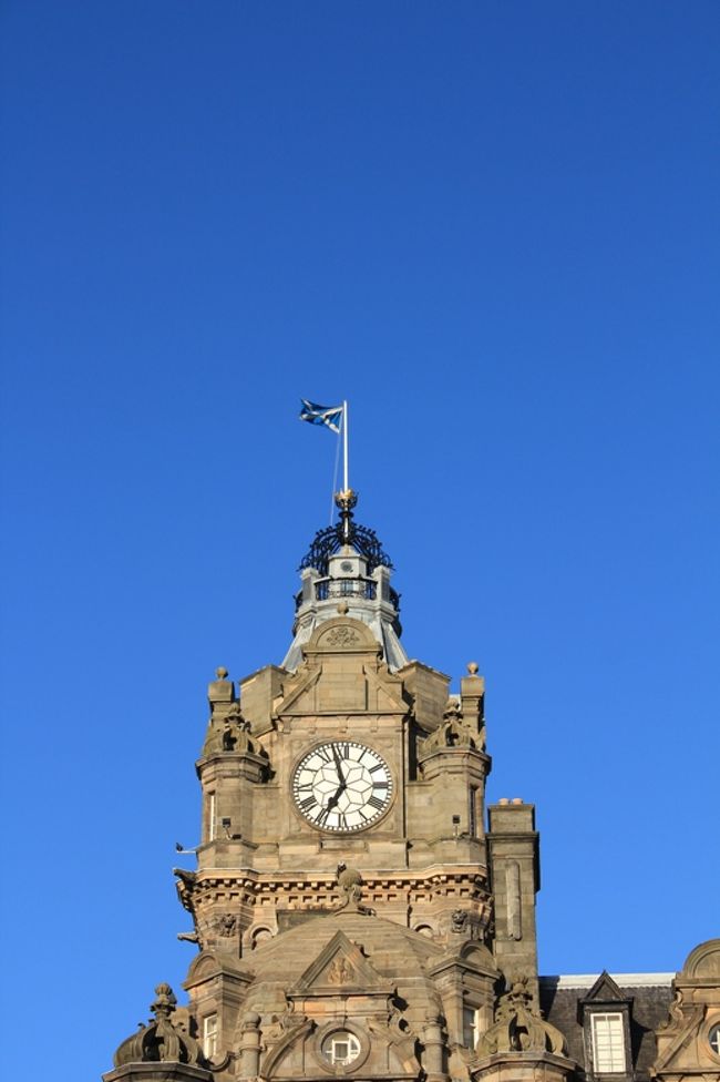 またもや歩き疲れたので、ホテルでしばし休憩。<br /><br />地球の歩き方に載ってた、近くの中華料理屋で食べる。<br />まあまあいけてる。海老しゅうまいは美味だった。<br /><br /><br />２日目も無事終了。<br />