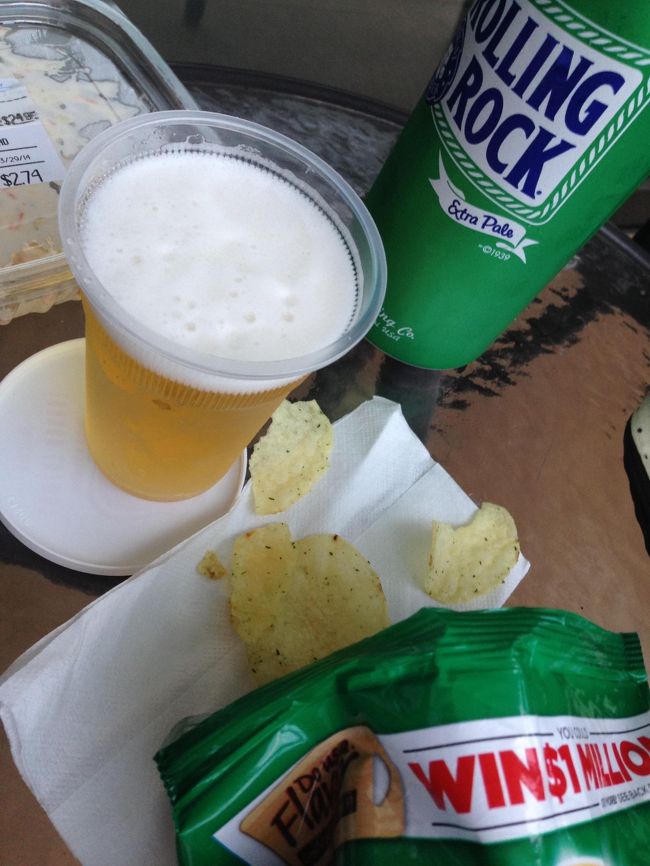 ホテルに帰り着いたら、これ。<br />ラナイでローリンロック！<br />ホテル内の下のショップでは2.49＄。<br /><br />※ホテルにあるコップはこの使い捨てプラカップでした。<br />