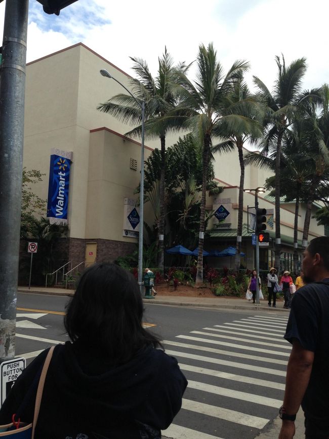 なんだかんだ言って、なんだかんだ言わなくても<br />やっぱりスーパーが好き！<br />Walmart、発見！<br />ちょっと迷いました。