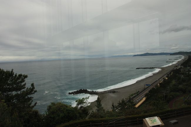 高台にあるため海を一望出来る。