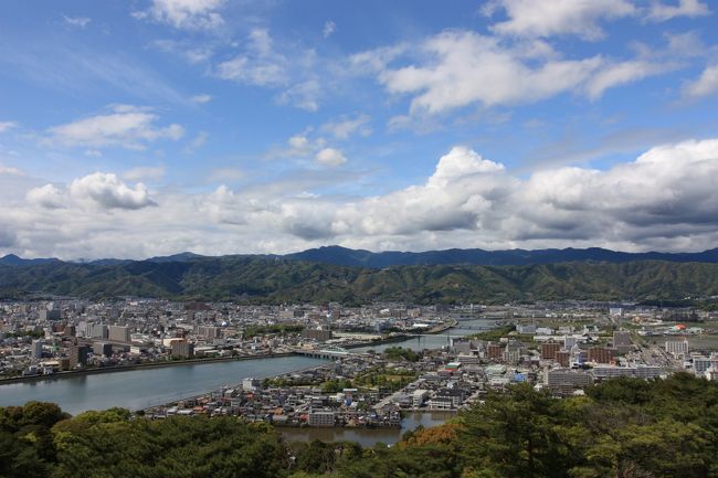 雨上がりの雲と青空と街とのシンクロ。