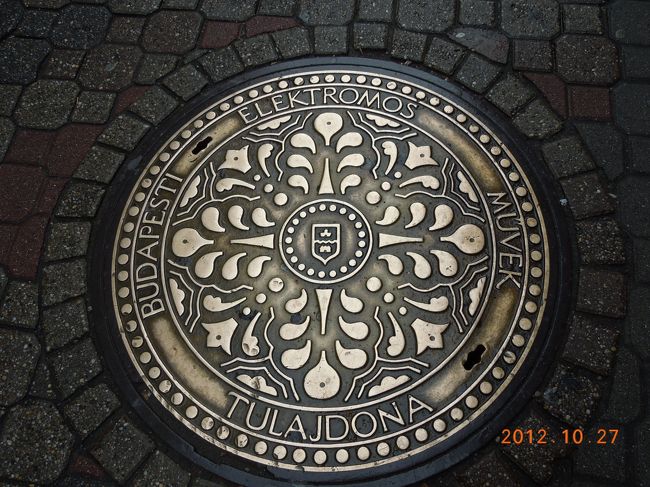 マンホールもいい味出してるな〜