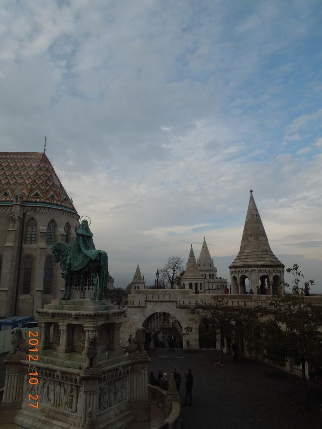 漁夫の塔にも行ってみました<br /><br />ここが思いのほか眺めもよく元気が湧いてきました