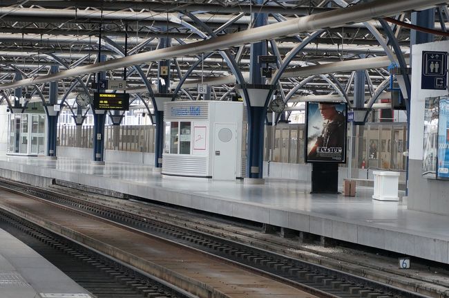 １時間弱でブリュッセルMidi駅へ。<br />何でこんなに人がいないんだろ？
