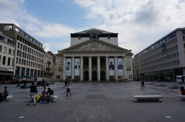 王立モネ劇場。<br />素通り。