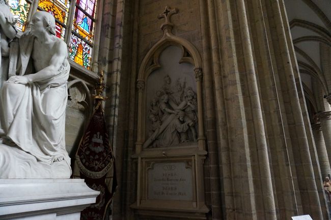 キリストが磔になるまでが物語り形式で?〜??まで彫られている。<br />全部撮ったが割愛して?を。