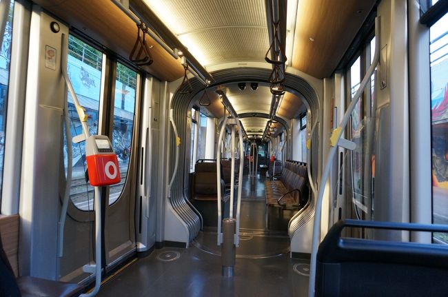 夕食後はアトミウムを見学にトラムへ乗車。<br />貸切状態。