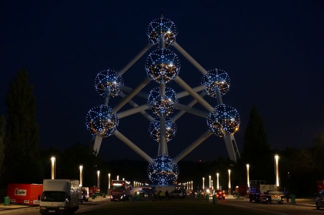 ライトアップされたアトミウム。<br />このサイトを見て一目惚れした。<br /><br />http://www.moshtravel.com/famous-sightseeings-at-night/<br /><br />