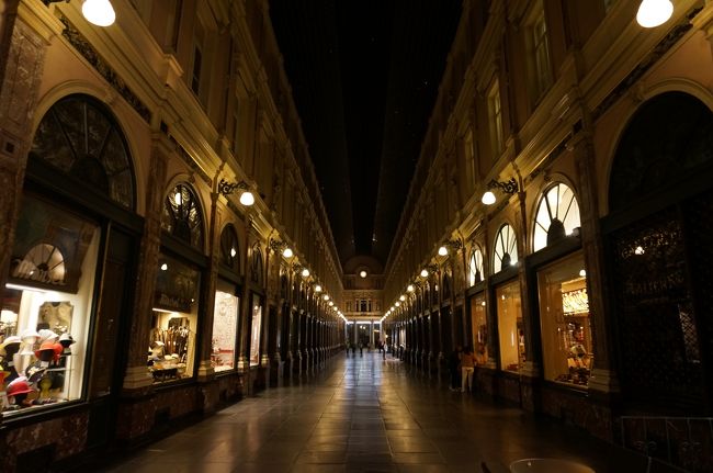 ギャルリー・サン・チュベールへ。<br />人気のない雰囲気がスリとの出会いを思い出させ、早々に退散。