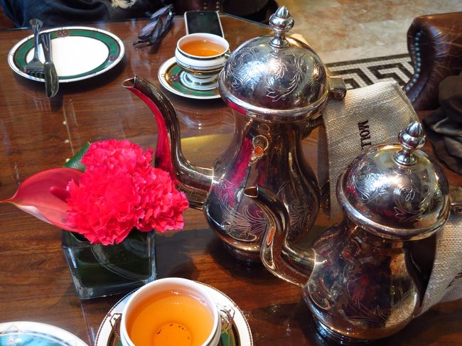 紅茶は2種類頼みました。<br /><br />アールグレイと、名前忘れてしまいましたがブレンドティー。