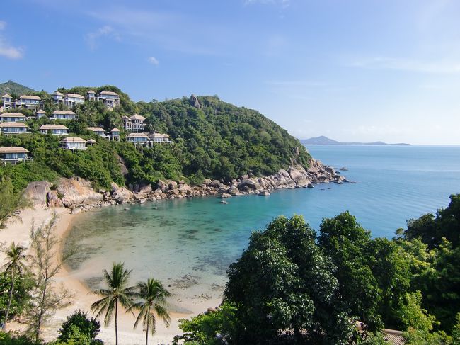 ずっと見てみたかったこの景色！<br />このきれいな海を見ながらいただくバンヤンツリー名物「朝（から）シャン（パン）」は格別です★<br />個人的にはシャンパンよりも種類豊富なフレッシュフルーツジュースのほうが好きなんですが（笑）<br />