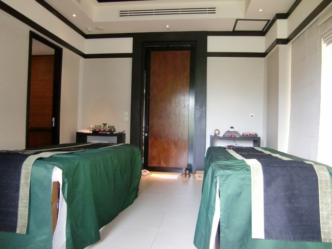 室内で焚くお香の種類を選び、触れてほしくない箇所、強めに刺激してほしい箇所などをリクエストして施術スタート。<br /><br />肩こりの私にとって至福の時間・・・そしてウトウト。<br /><br />「チリーン、チリーン」と美しい鐘の音が施術の終了の合図。<br />その後ホットジンジャーティーとフルーツのヨーグルト掛けをいただきます。<br />うーん、でも期待したほどでもなかったかなぁ。トリートメントルームへ向かう通路とかただの草むらだし、着替えるスペースも明るく広いんだけど髪の毛が結構落ちてたり、もっとワクワクさせて〜（＞＜）<br />もちろん術後のアンケートに記入。