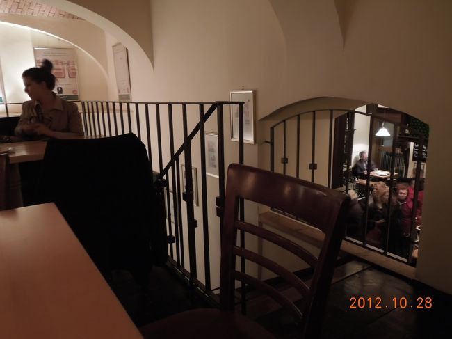 けっこう並んでやっと入れた２階席<br /><br />ふぅ・・・