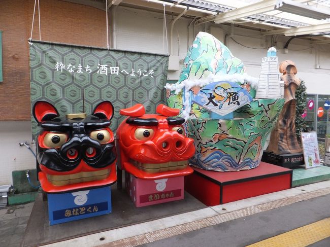 駅にあった獅子舞の獅子など。酒田では獅子舞が有名なのでしょうか。