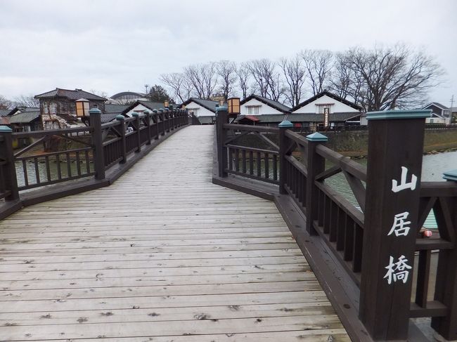 自転車に乗って向かったのは山居橋。山居倉庫という酒田の観光名所の近くにある橋です。