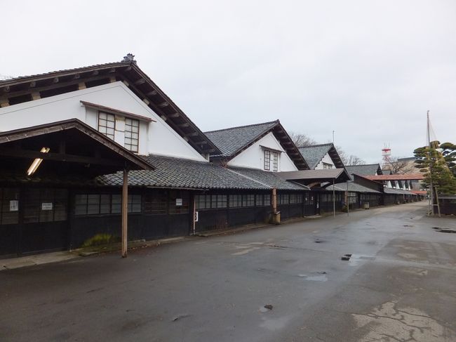 そのまま倉庫前を歩いて行きます。逆アングルから。